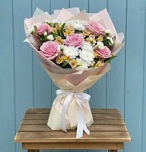 Букет цветов из:  Гвоздики, Орхидеи и Розы в Мишкинской