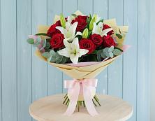 Букет цветов из:  Лилии и Розы в Мишкинской