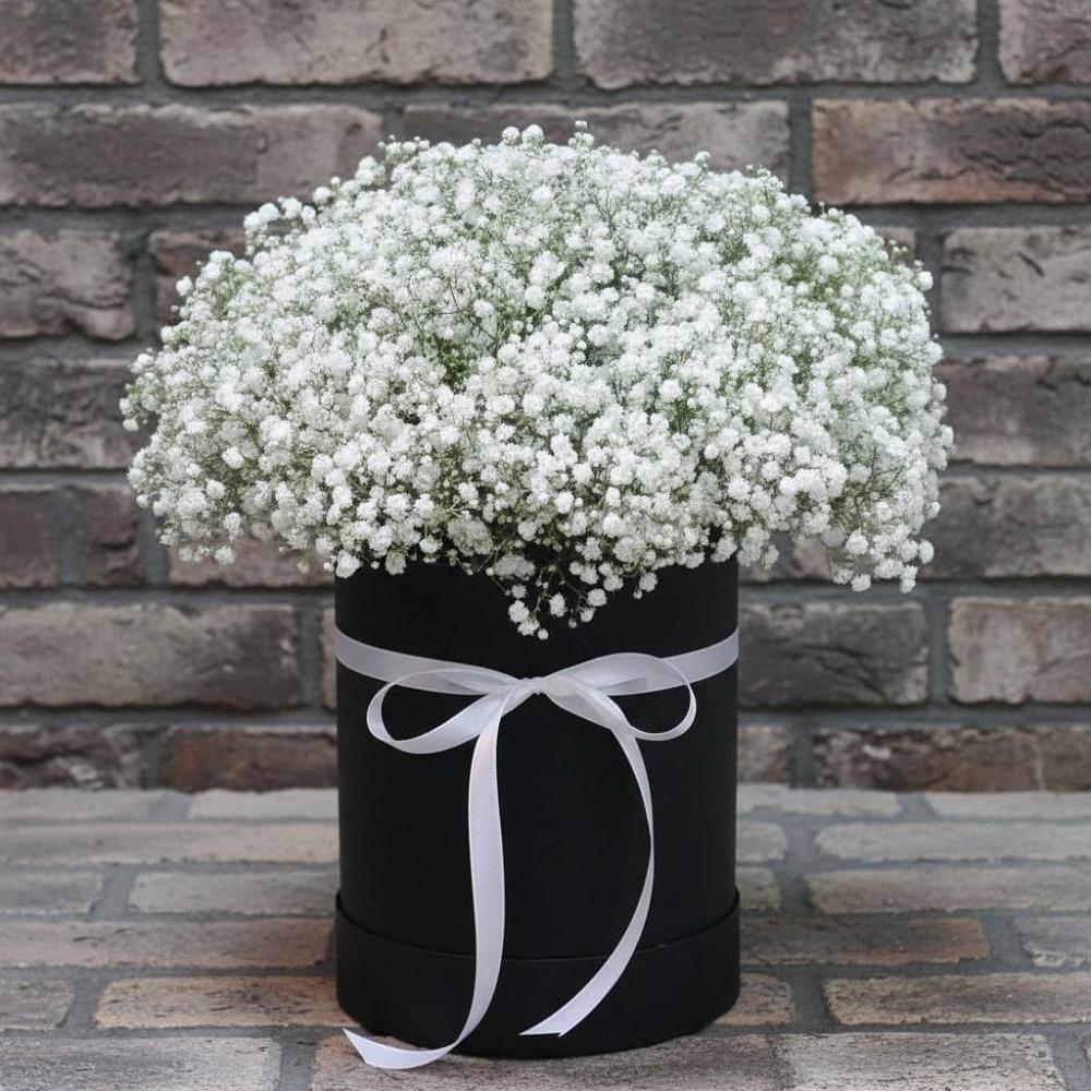 Цветочная композиция из Гипсофила в шляпной коробке в Мишкинской