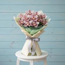 Букет цветов из:  Орхидеи и Розы #REPLACE_PRED# Мишкинской