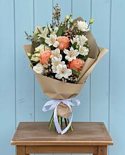 Букет цветов из:  Альстромерии, Лизиантусы, Розы и Хризантемы в Мишкинской