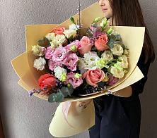Букет цветов из:  Розы, Лизиантусы и Гвоздики #REPLACE_PRED# Мишкинской