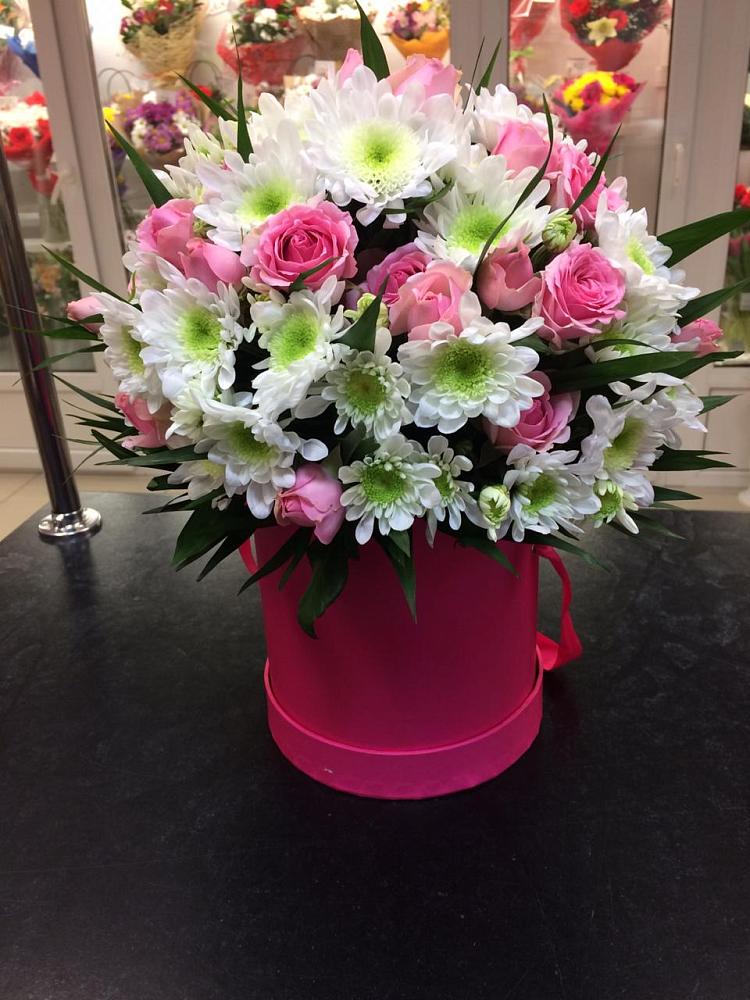 Цветочная композиция из Розы и Хризантемы в шляпной коробке в Мишкинской