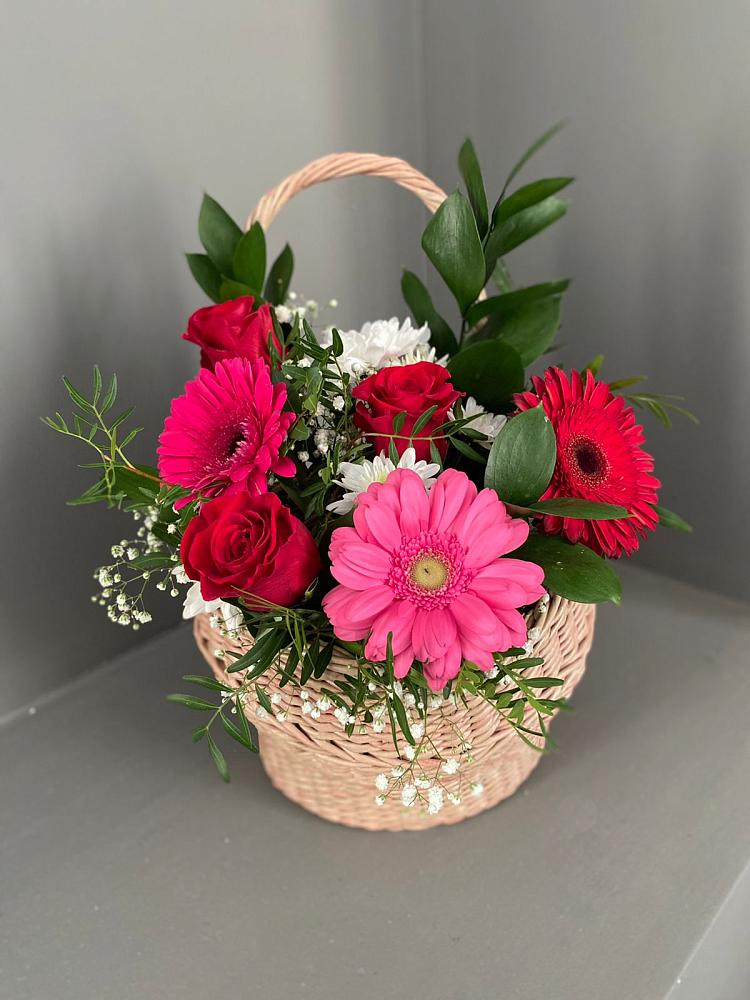 Цветочная композиция из Розы, Хризантемы и Герберы в корзине в Мишкинской