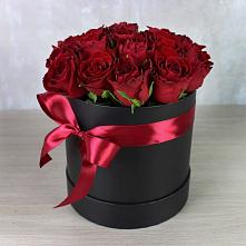 Цветочная композиция из Розы в шляпной коробке в Мишкинской