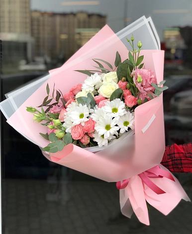 Букет цветов из: Розы, Лизиантусы и Хризантемы в Мишкинской